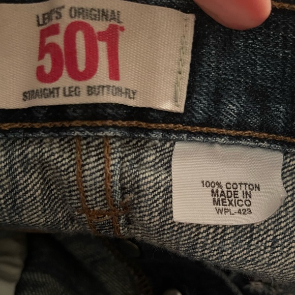 Levi’s Denim Cut Off Button Fly Shorts - Picture 4 of 4